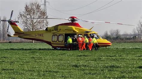 Si dà fuoco nei campi a Pompiano: soccorso un。